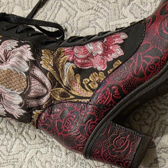 L'ARTISTE Casandra Lace Up Bootie 9 - Picture 6 of 16